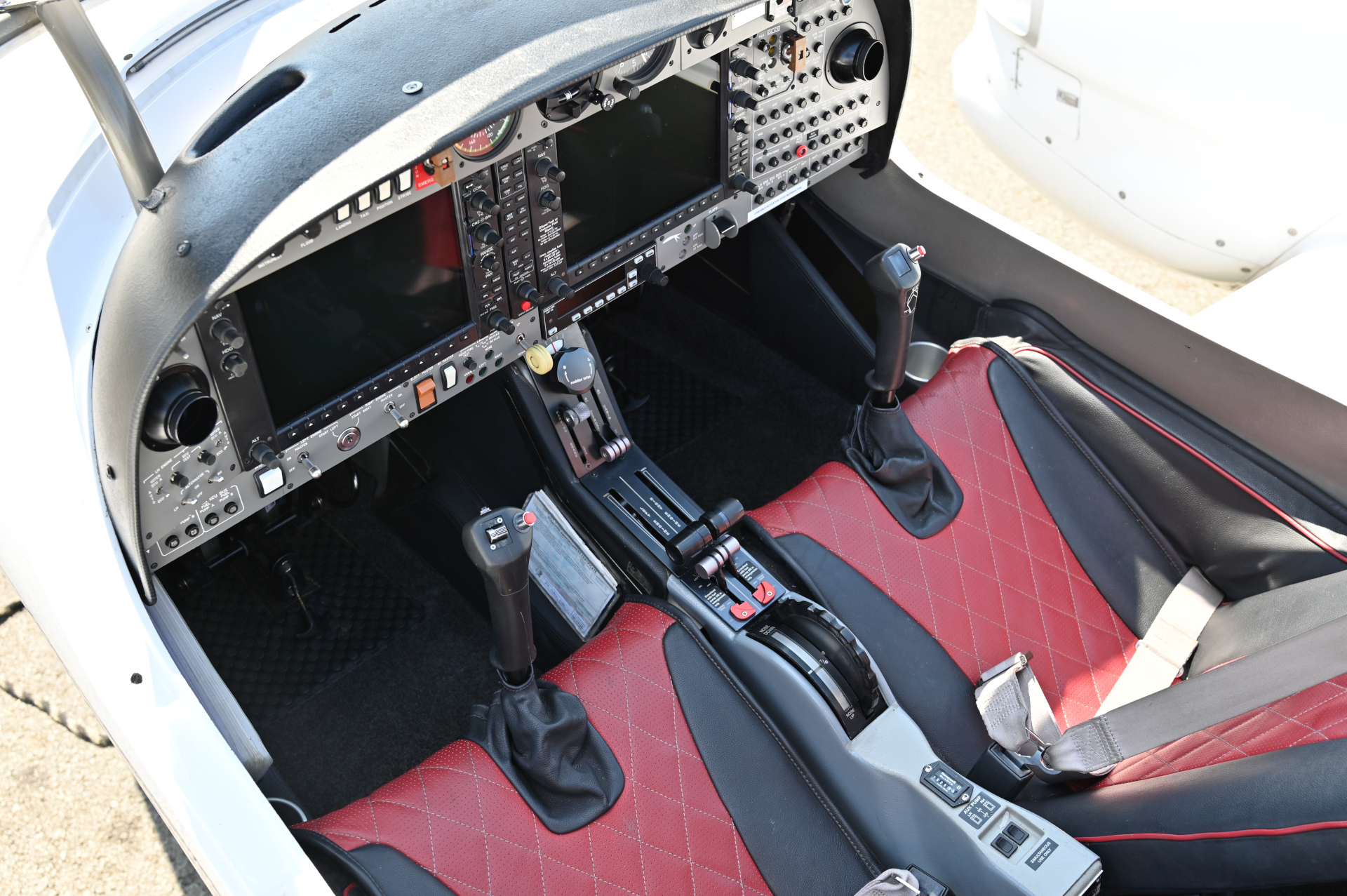 2005 DIAMOND DA42